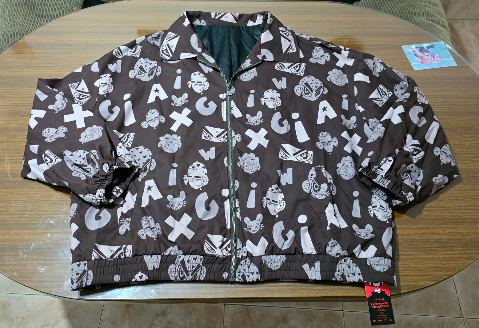 Chaqueta tipo bomber marrón estampada // Bomber marron imprimé. 3