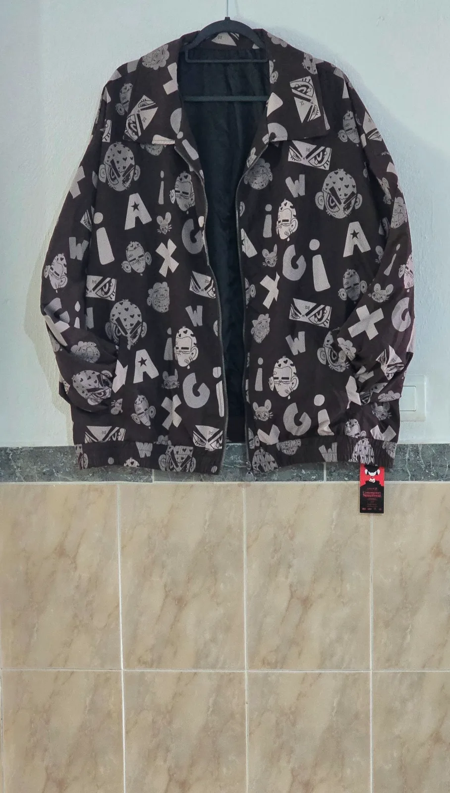 Chaqueta tipo bomber marrón estampada // Bomber marron imprimé. 4