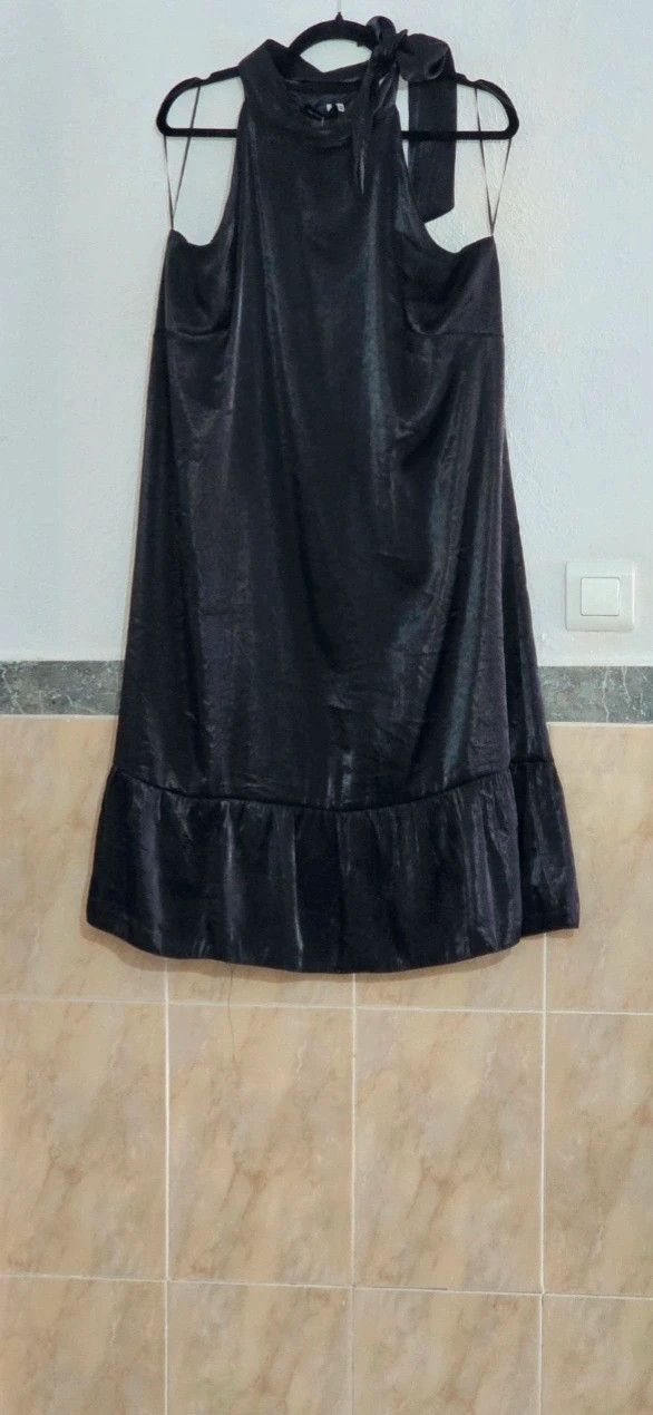Vestido Satinado Negro Halter Neck Dress New Saks Woman Talla 52-dá menos talla (48) 1