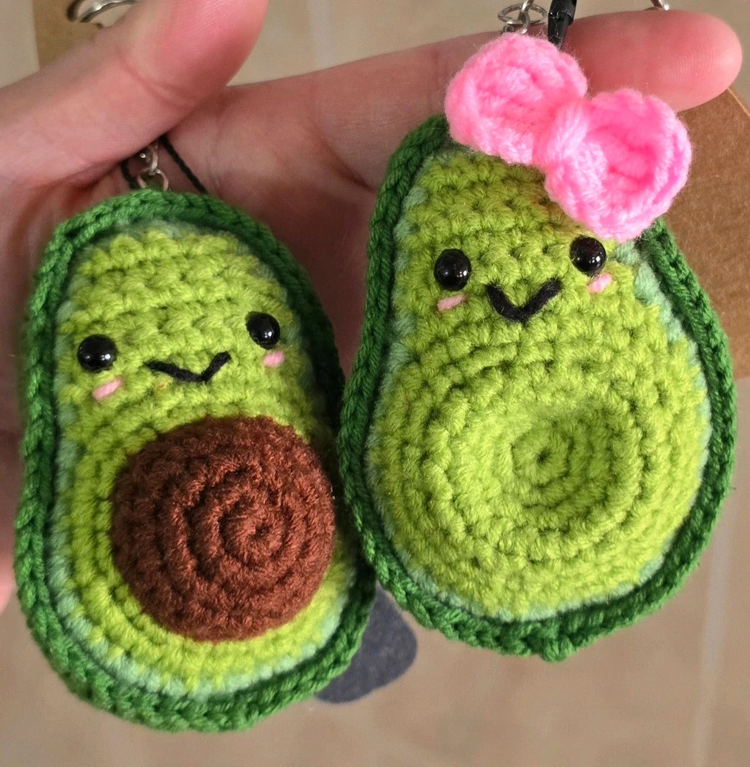 Pack de llaveros de aguacatitos en amigurumi // Ensemble porte-clés Amigurumi - petits avocats. 1