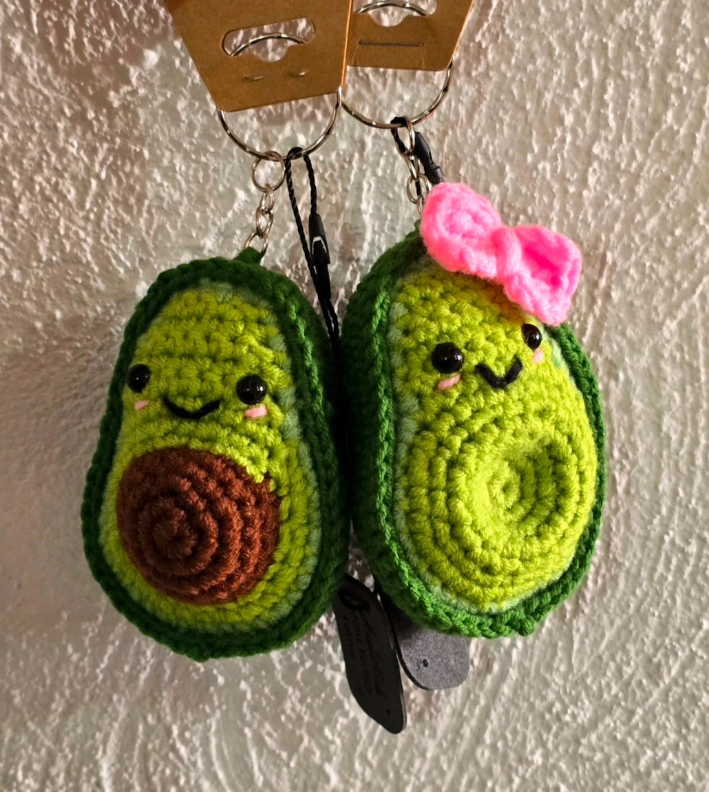 Pack de llaveros de aguacatitos en amigurumi // Ensemble porte-clés Amigurumi - petits avocats. 3