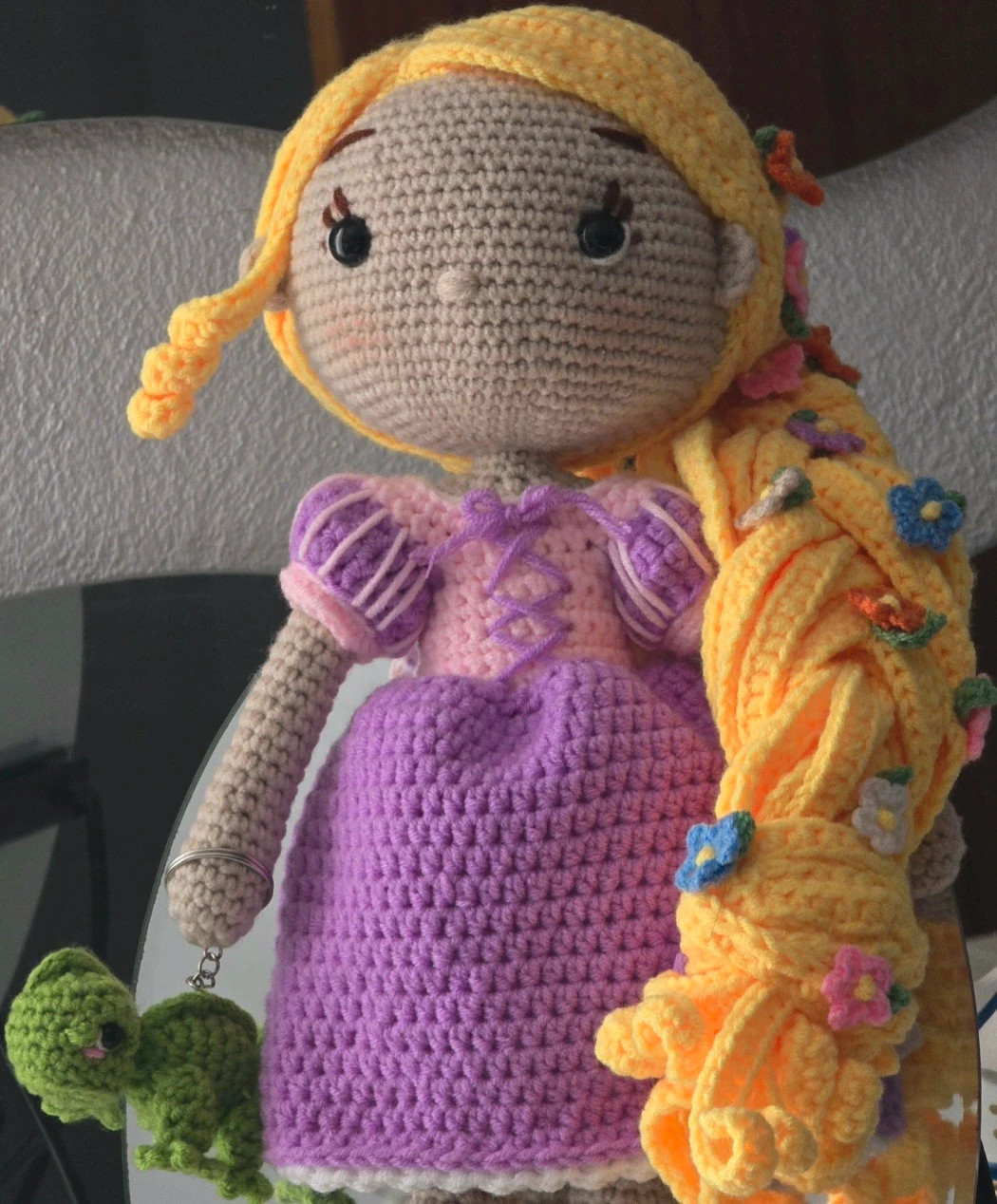 Muñeca Rapunzel Tejida a Mano Amigurumi // Poupée Amigurumi Raiponce tricotée à la main. 4