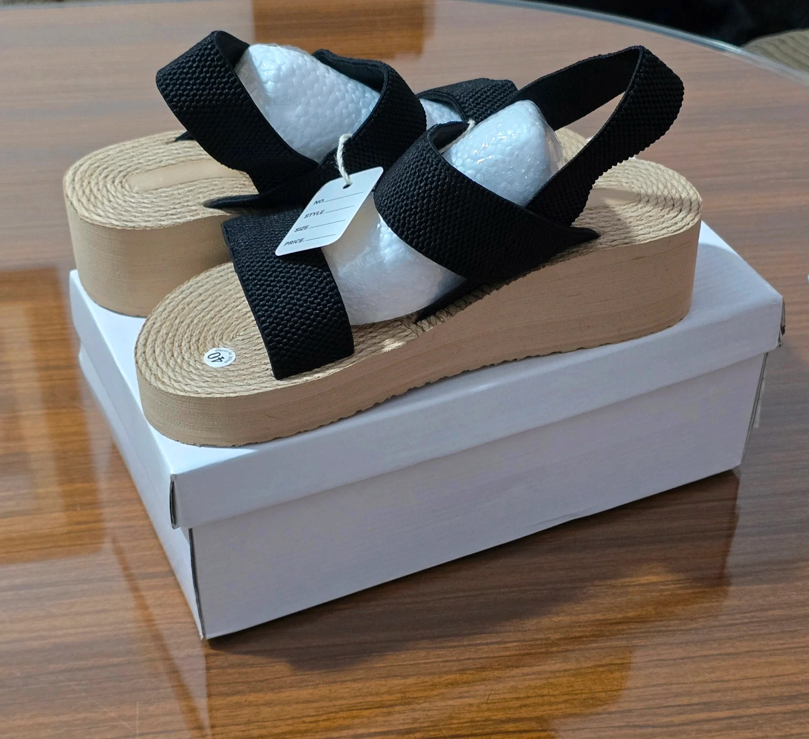 Sandalias negras de cuña // Sandales compensées noires. 1
