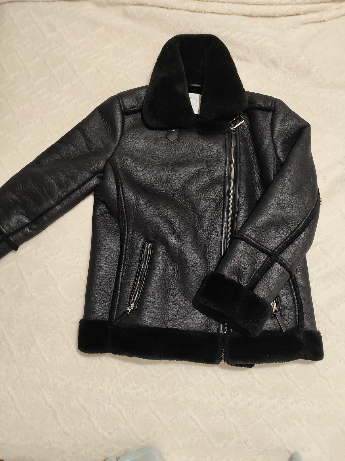 Cazadora con forro polar Stradivarius, talla L 1