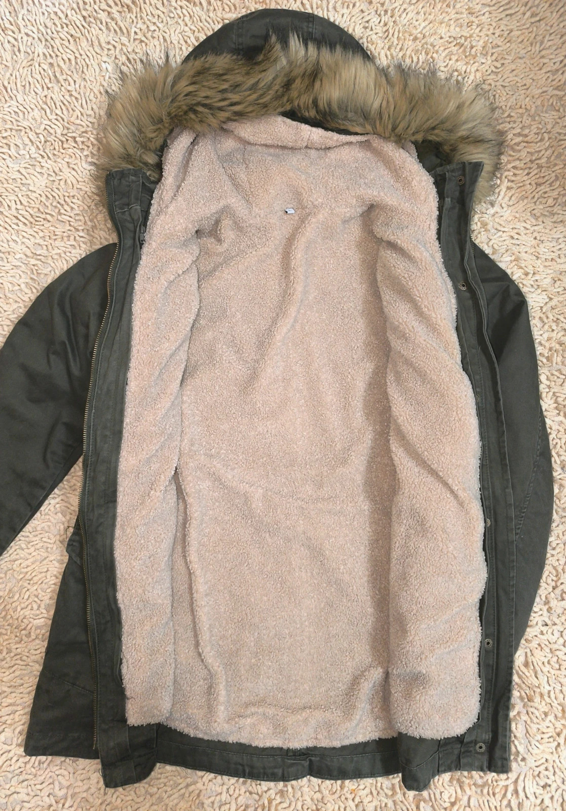 Parka verde caqui, con forro polar , talla L 3