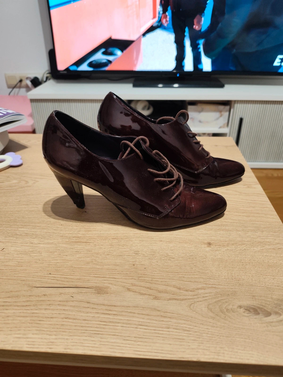 Zapatos de salón charol granate Bimba y Lola T39 2