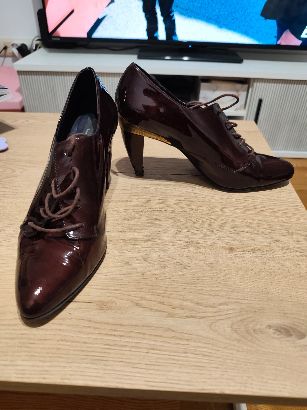 Zapatos de salón charol granate Bimba y Lola T39 3