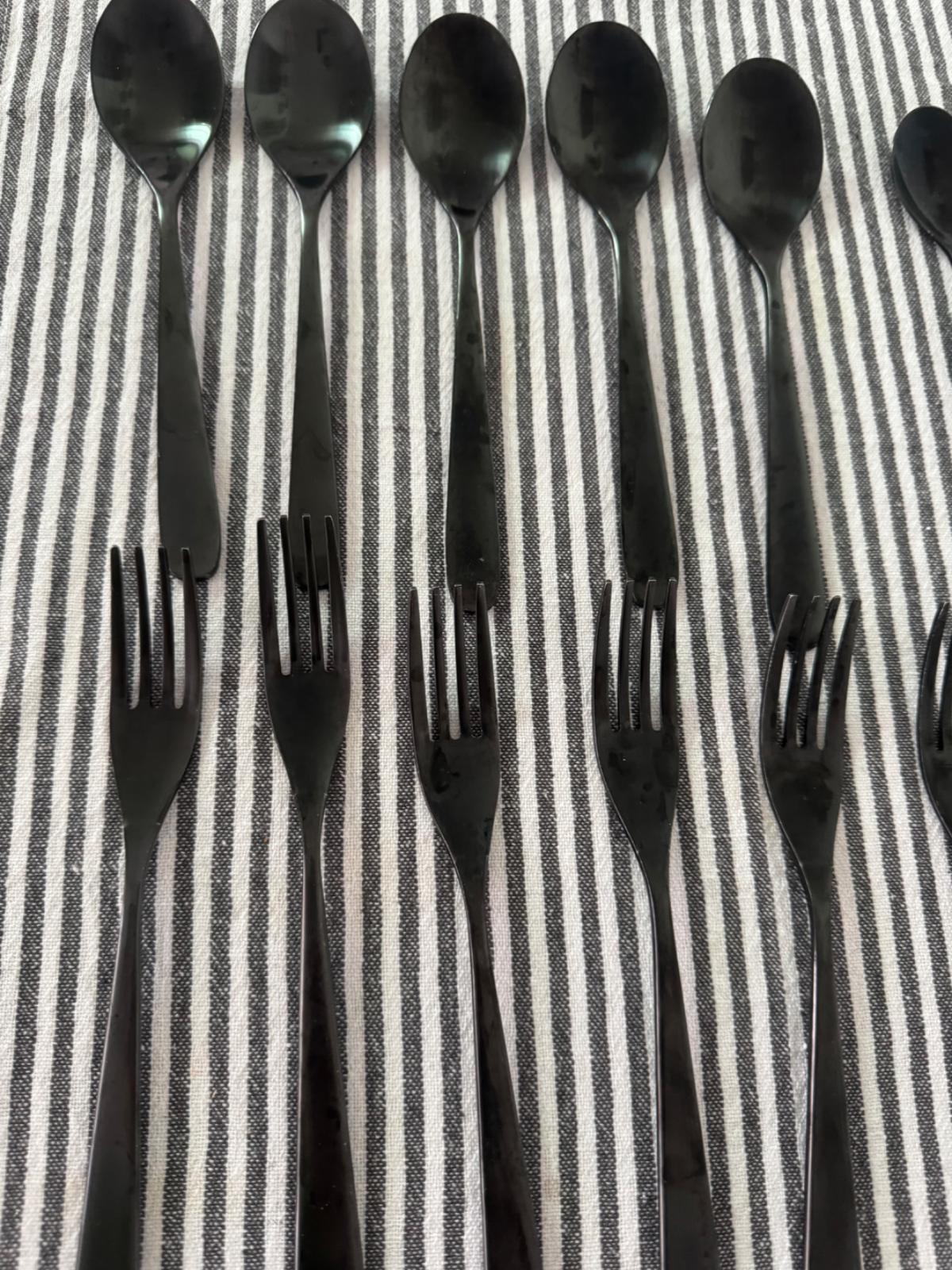 Ikea fekete evő eszköz készlet 2