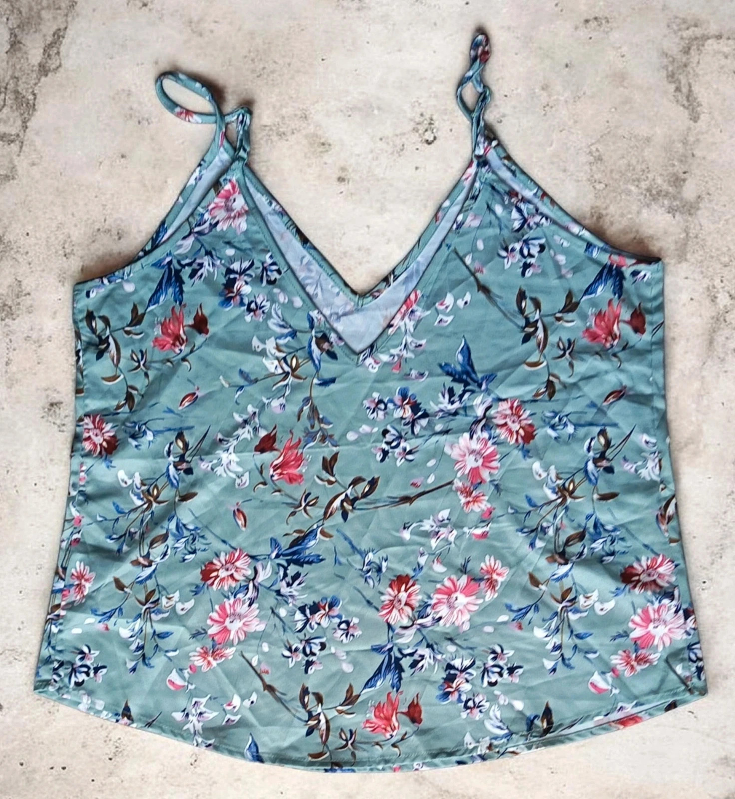 SHEIN virágmintás spagettipántos top/trikó 1