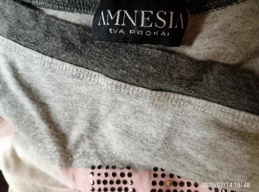 Amnesia Eva Prokai csíkos felső 3