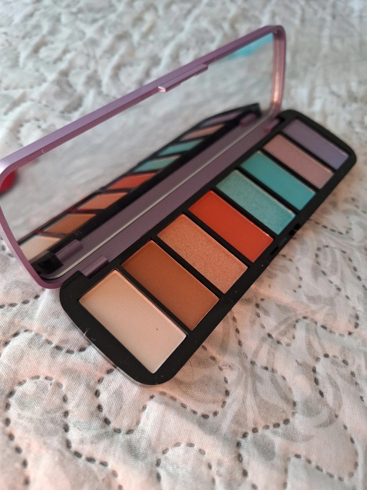 Revolution pastel lights shadow palette 1
