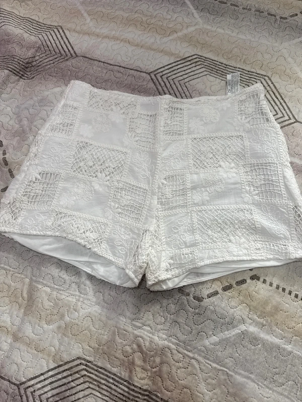 Pantalon corto encaje 1