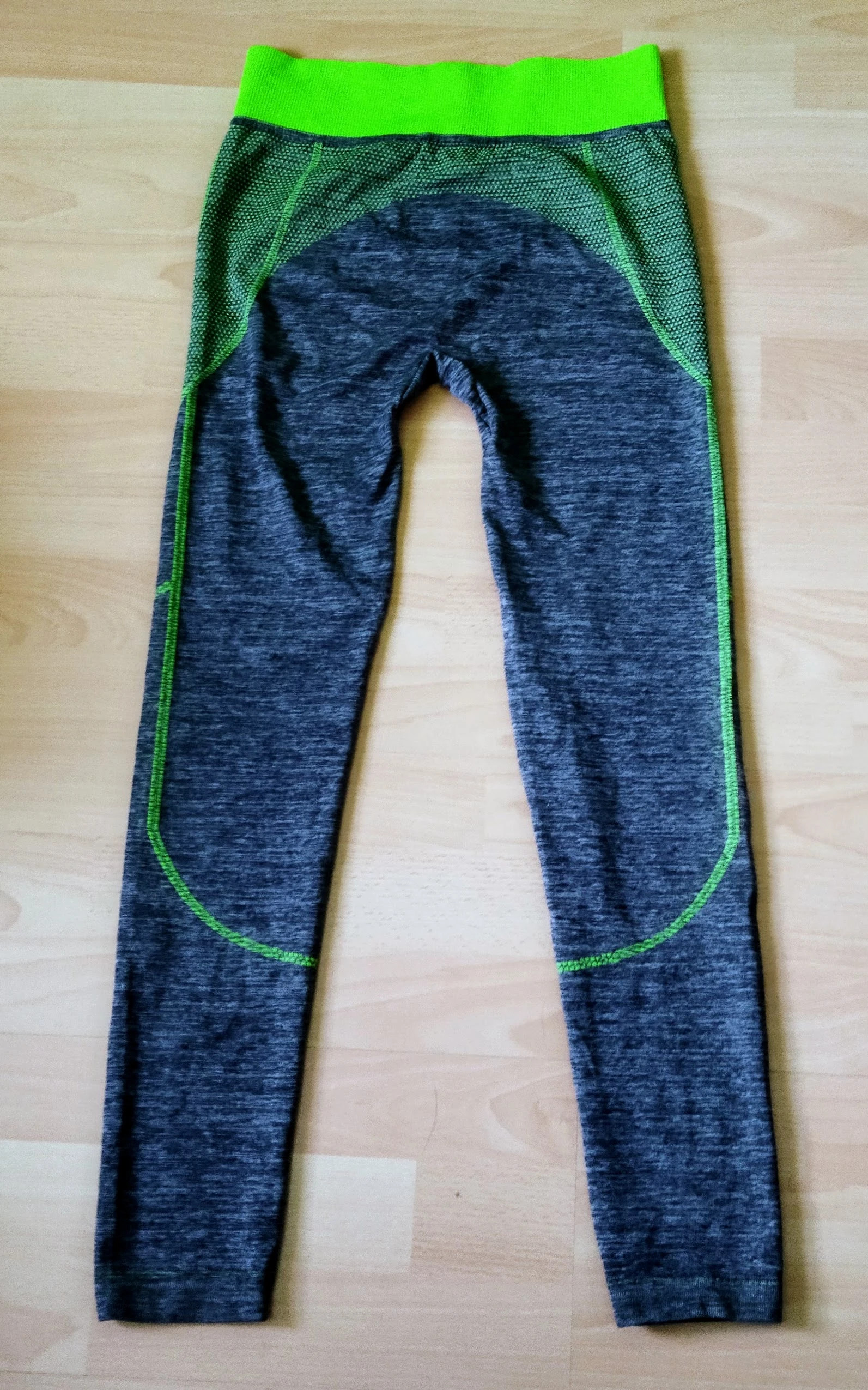 Szürke-zöld fitness szett 3