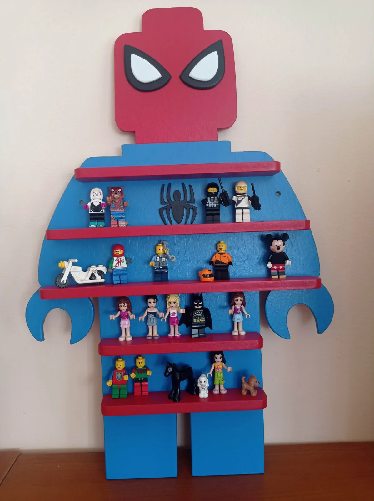 Lego figura tartó 2