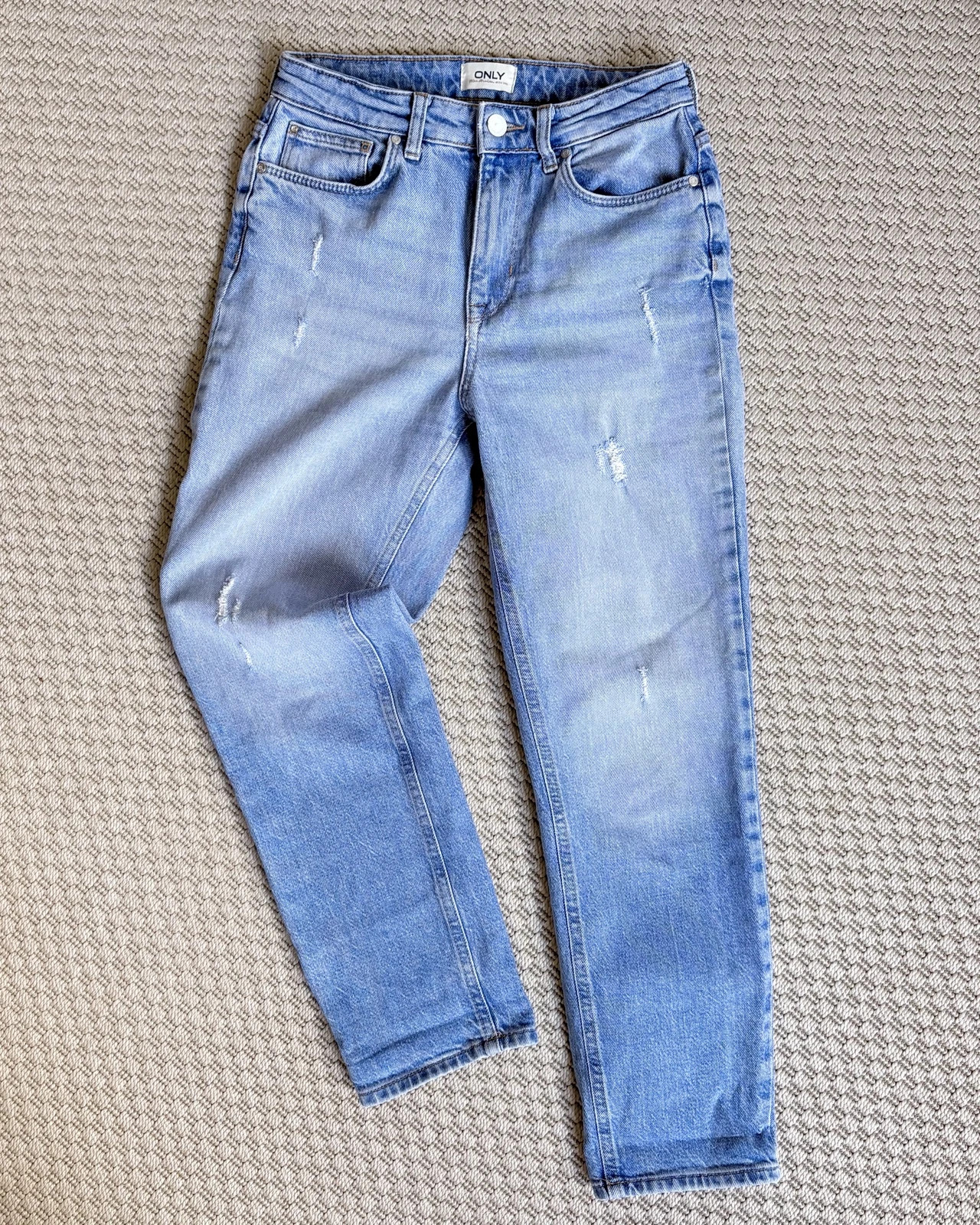 ONLY Mom Jeans • Light Wash Denim • Y2K • Casual • Scandinavian Style • 25/30 1