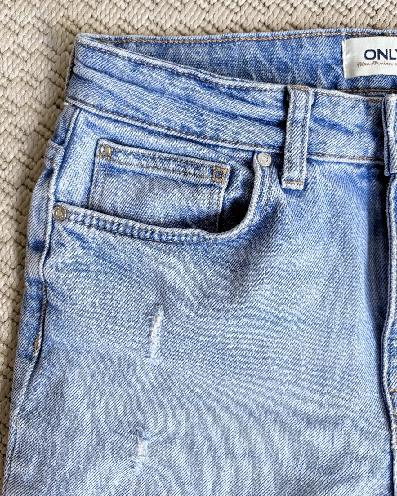 ONLY Mom Jeans • Light Wash Denim • Y2K • Casual • Scandinavian Style • 25/30 3