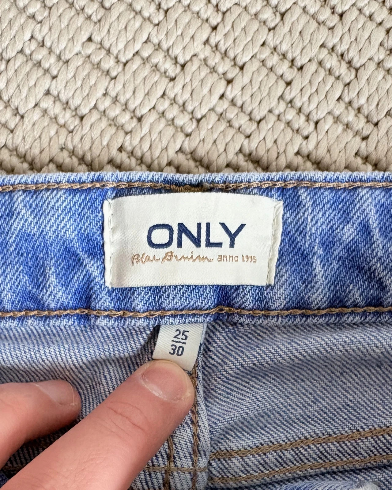 ONLY Mom Jeans • Light Wash Denim • Y2K • Casual • Scandinavian Style • 25/30 4