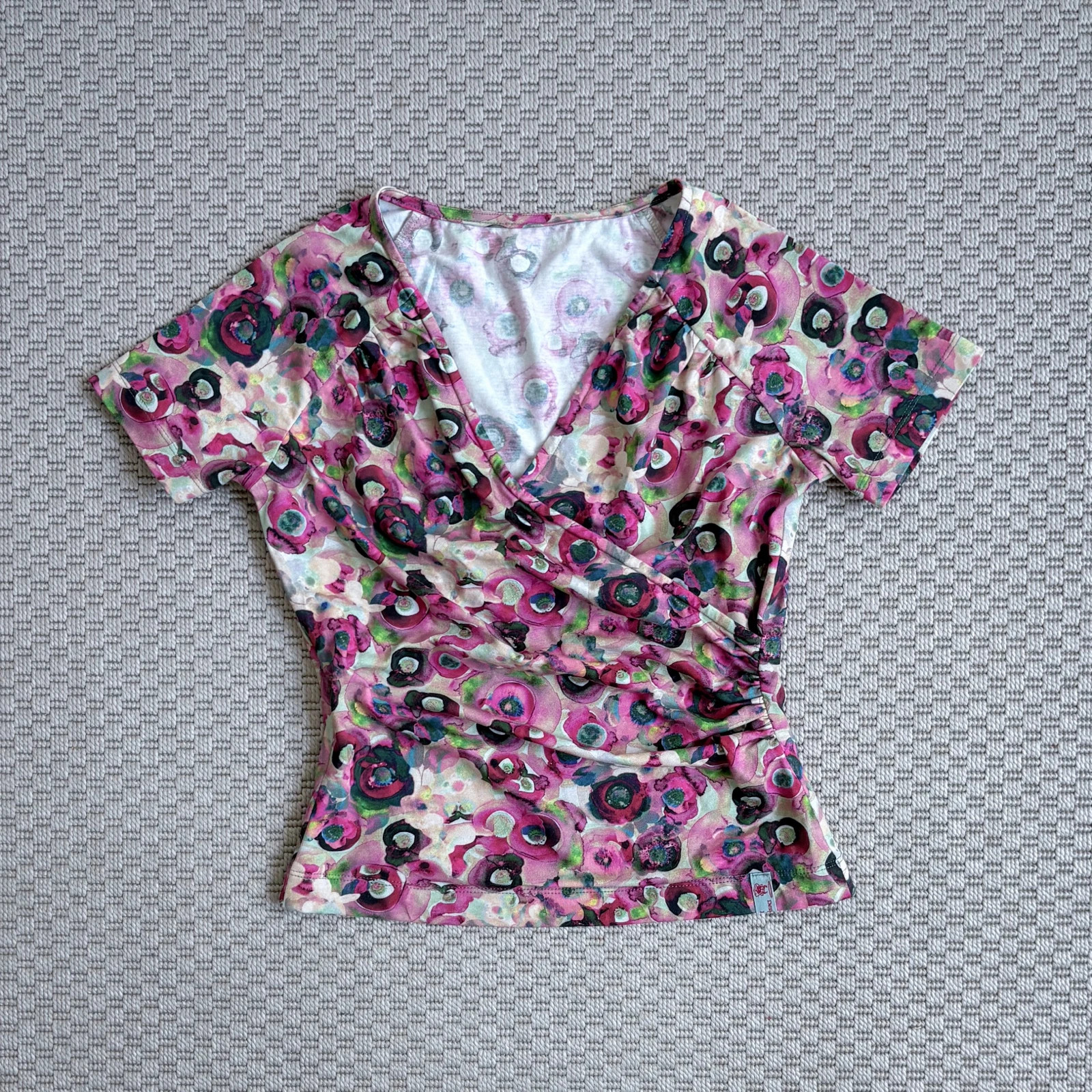 Y2K virágmintás átlapolt felső • nőies wrap fazon • pink floral 1