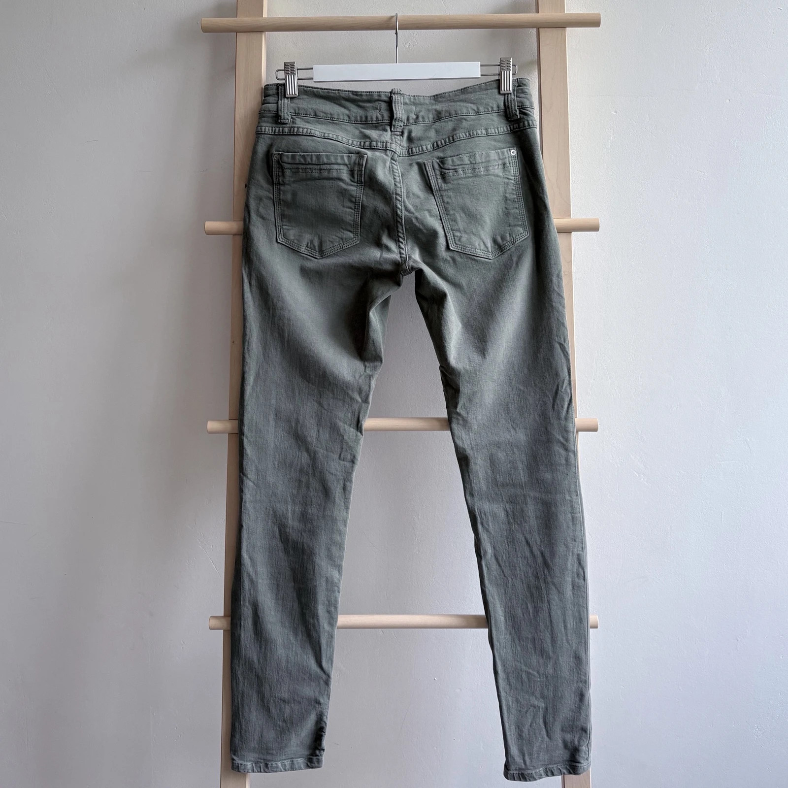 Sage green skinny farmer • W28/L32 • minimal urban scandinavian capsule 3