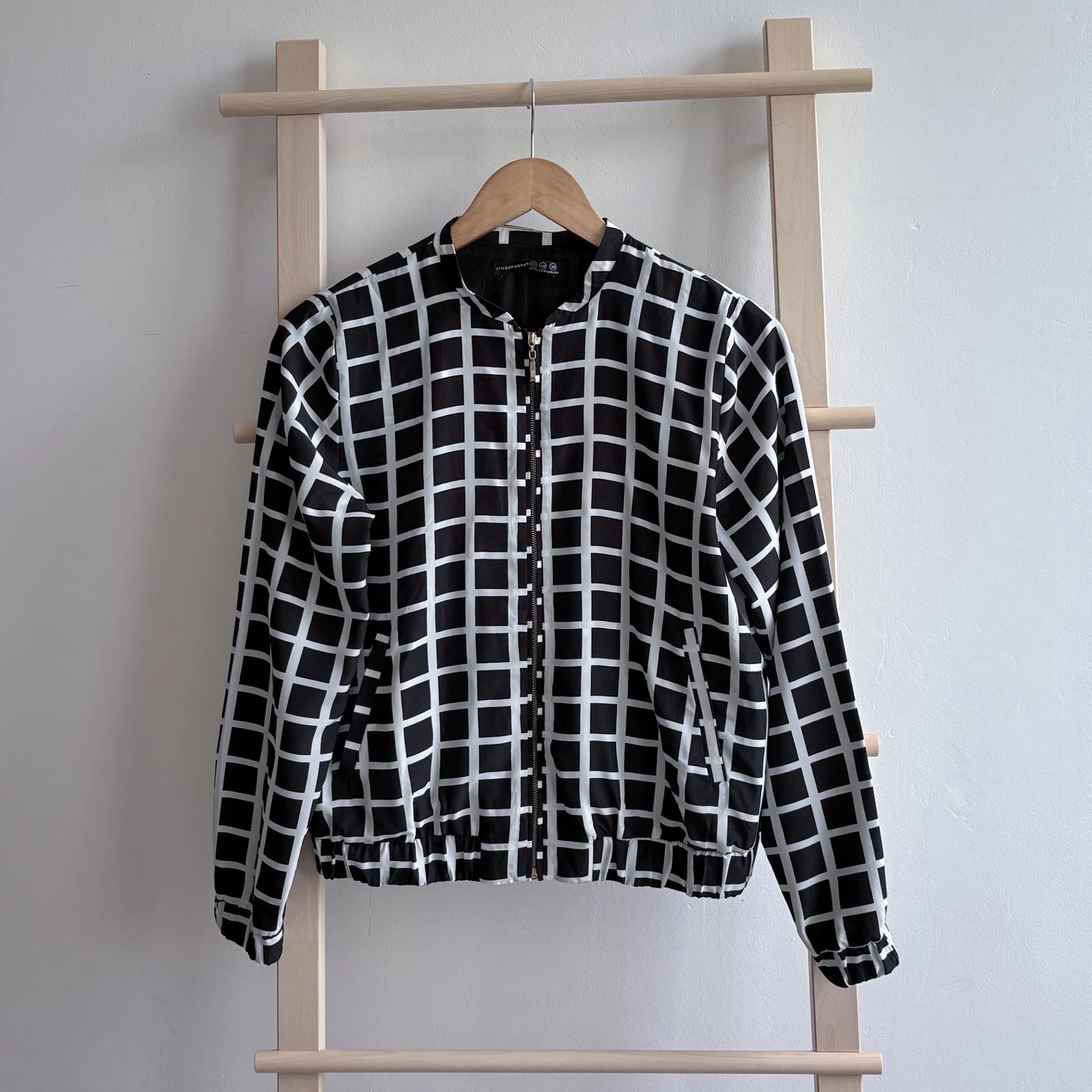 Grafikus bomberdzseki • 38/M méret • monochrome streetwear vibe 1