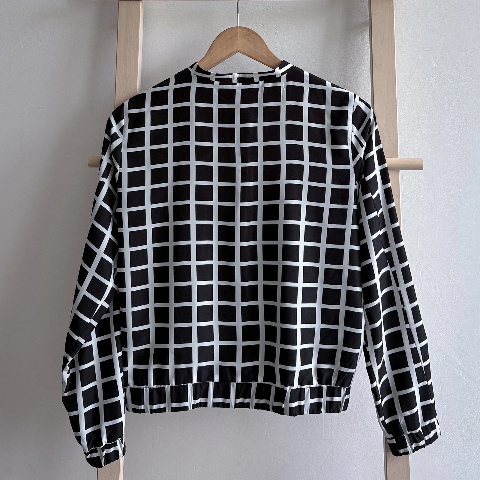 Grafikus bomberdzseki • 38/M méret • monochrome streetwear vibe 2