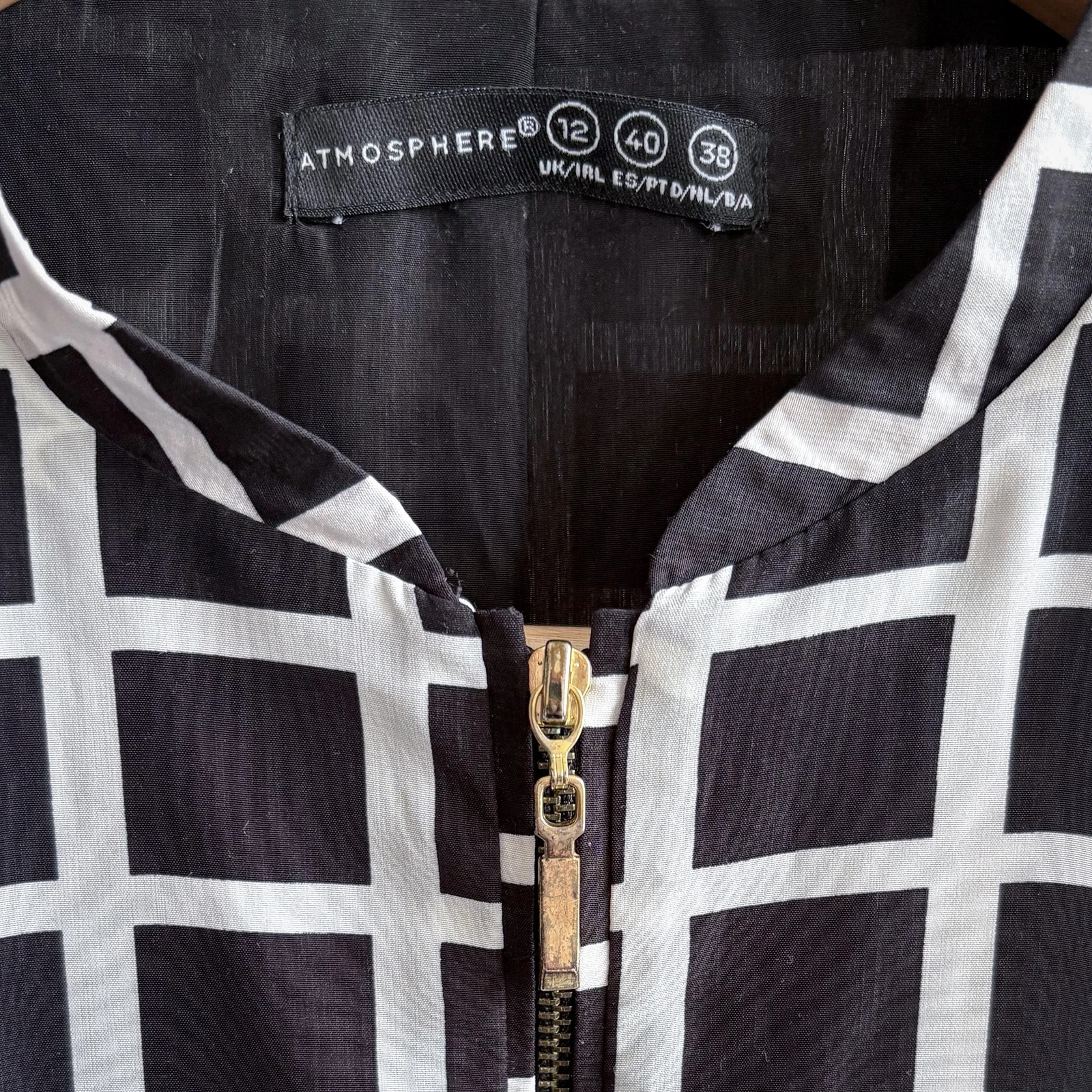 Grafikus bomberdzseki • 38/M méret • monochrome streetwear vibe 3