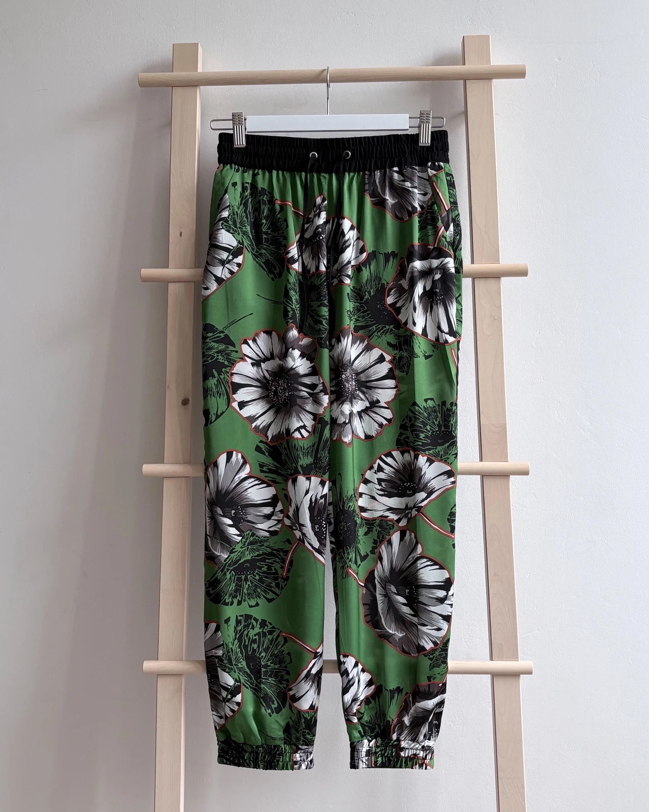 Trópusi virágmintás jogger nadrág • S méret • tropical summer vibe 2
