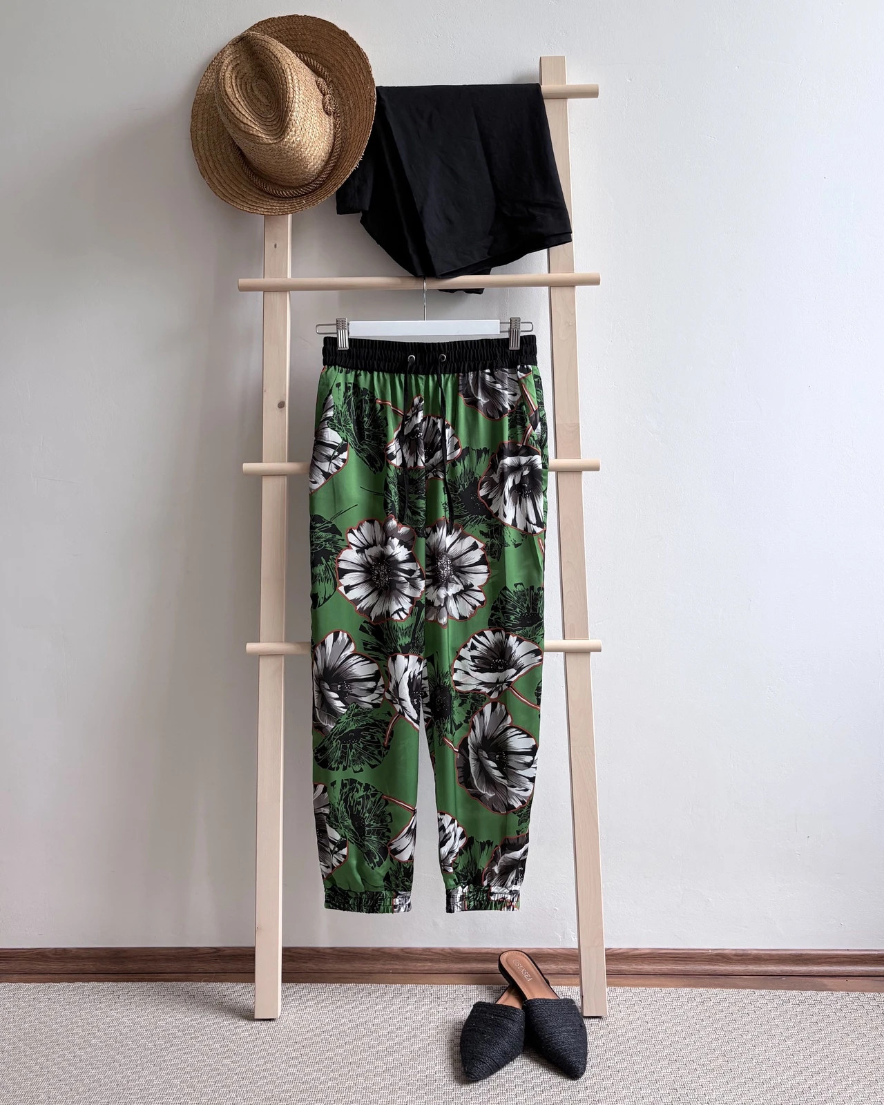 Trópusi virágmintás jogger nadrág • S méret • tropical summer vibe 1