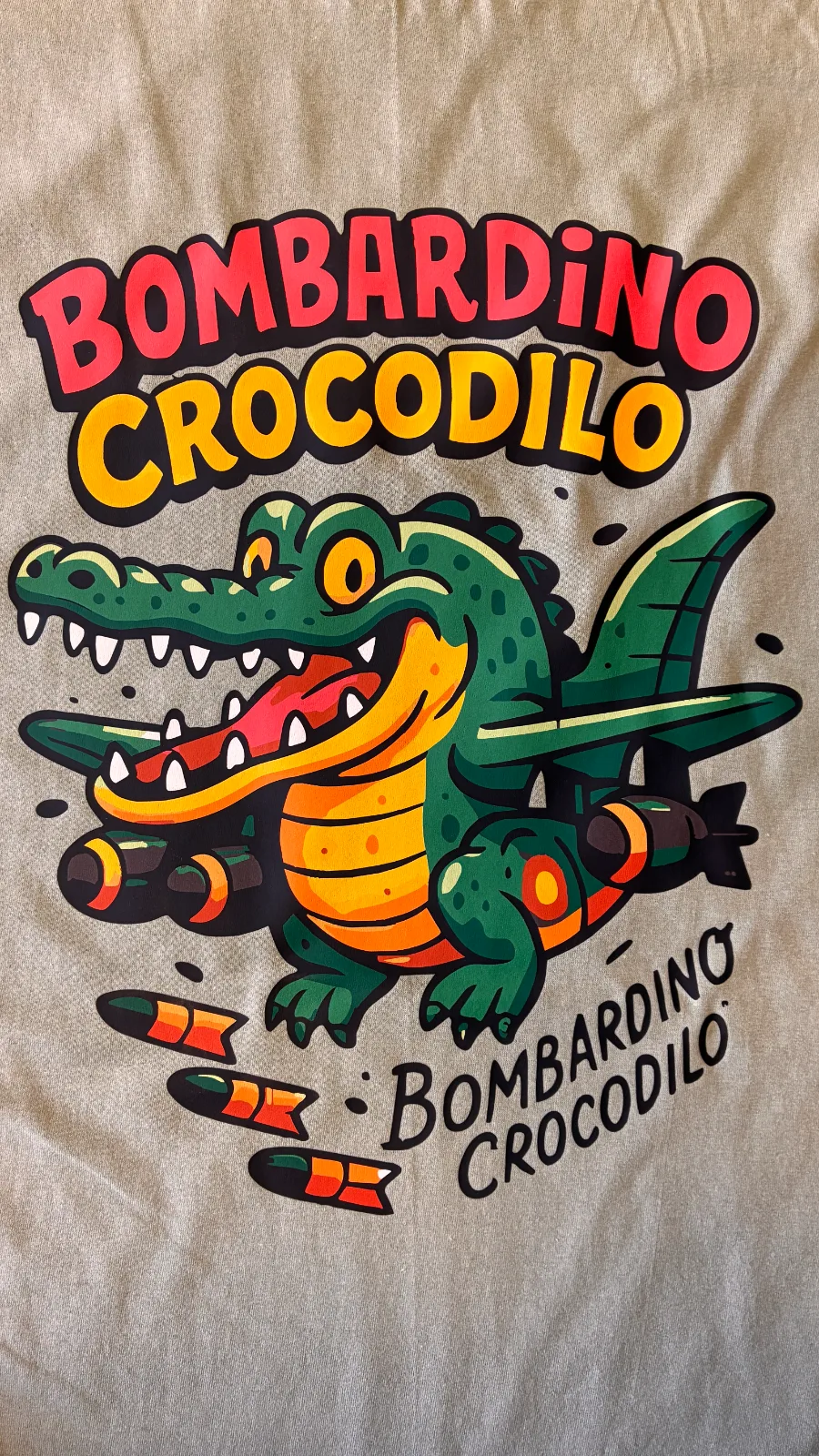 Bombardino crocodilo XXL-es sage színű unisex póló 3