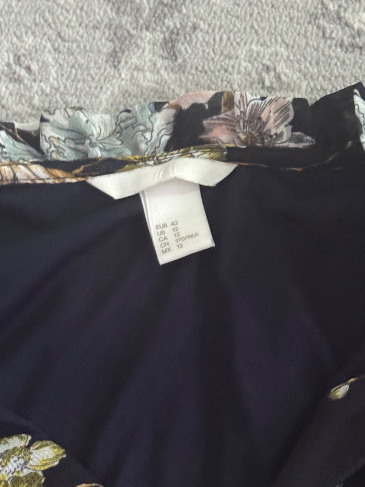 H&M csinos női ruha 40 es méret. 3