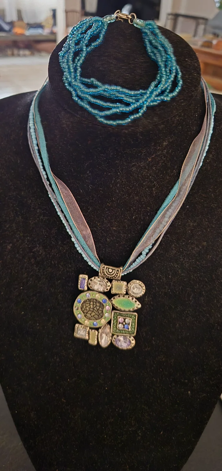 Set collar y pulsera en tonos azules 1