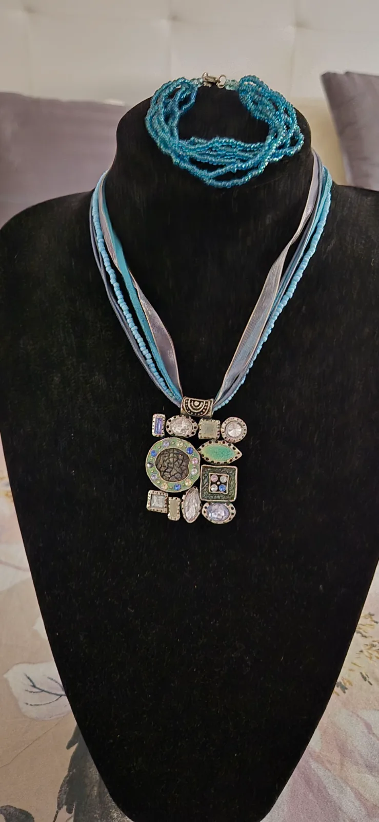 Set collar y pulsera en tonos azules 3