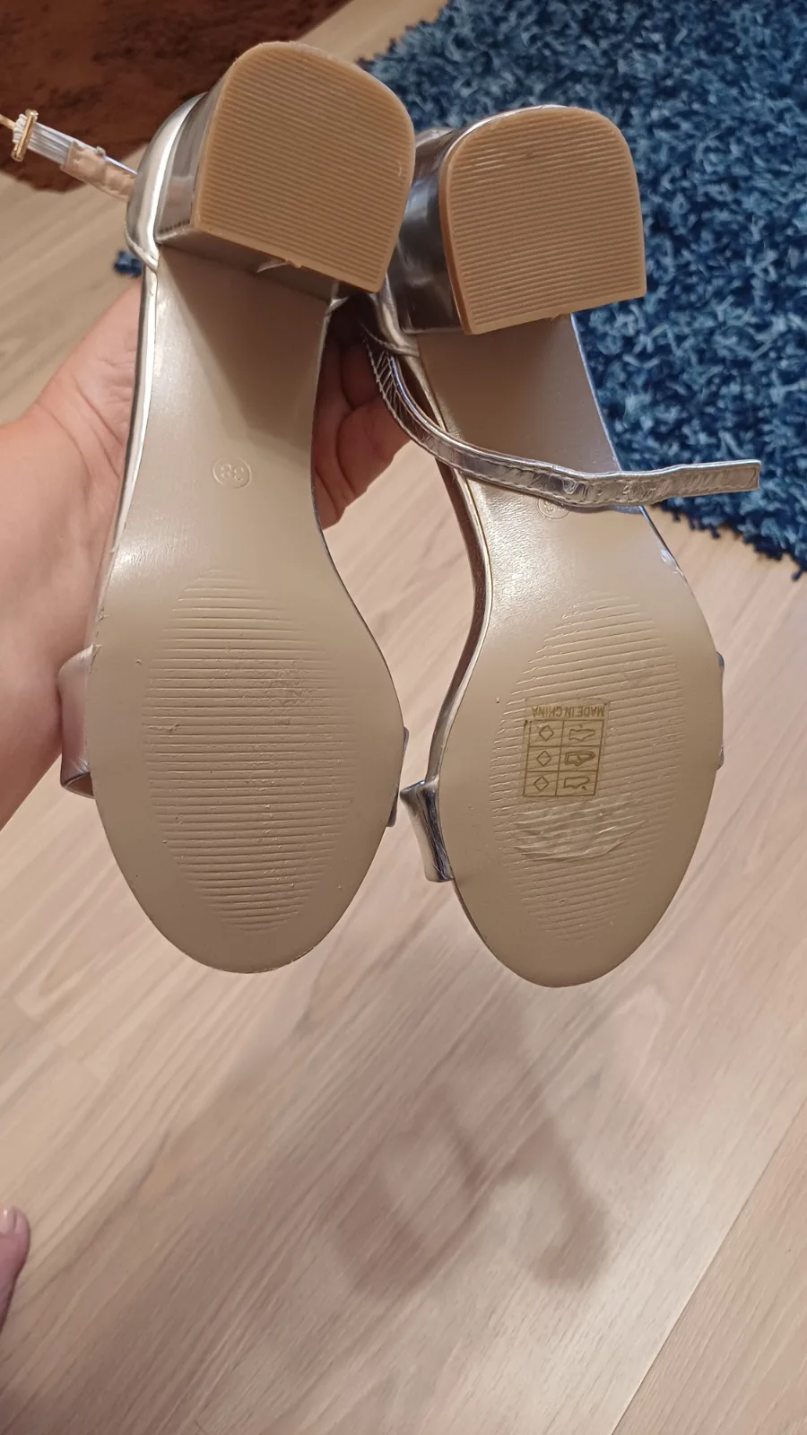 Új Mannika ezüst színű szandál 38 4