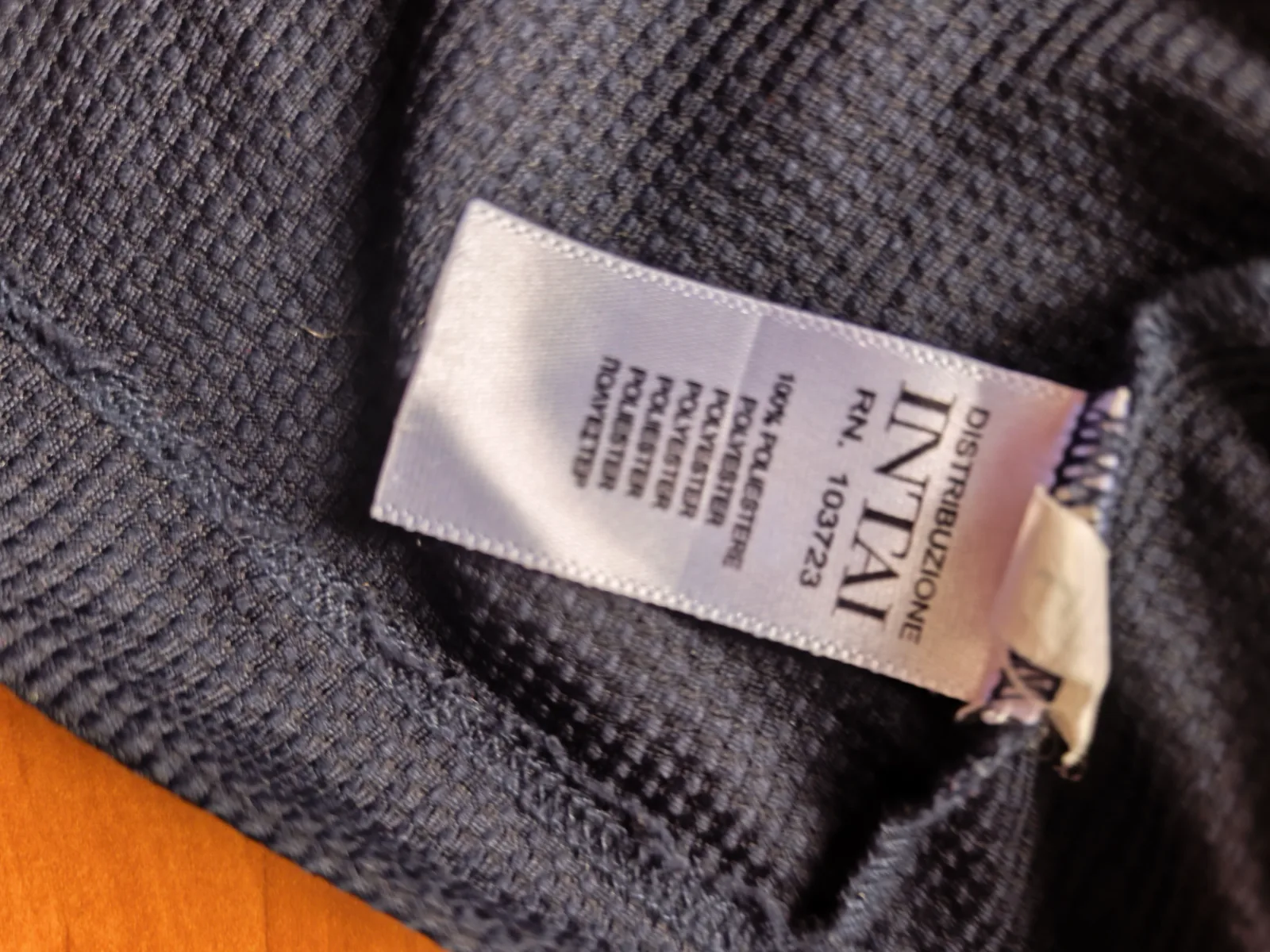 Armani felső 3