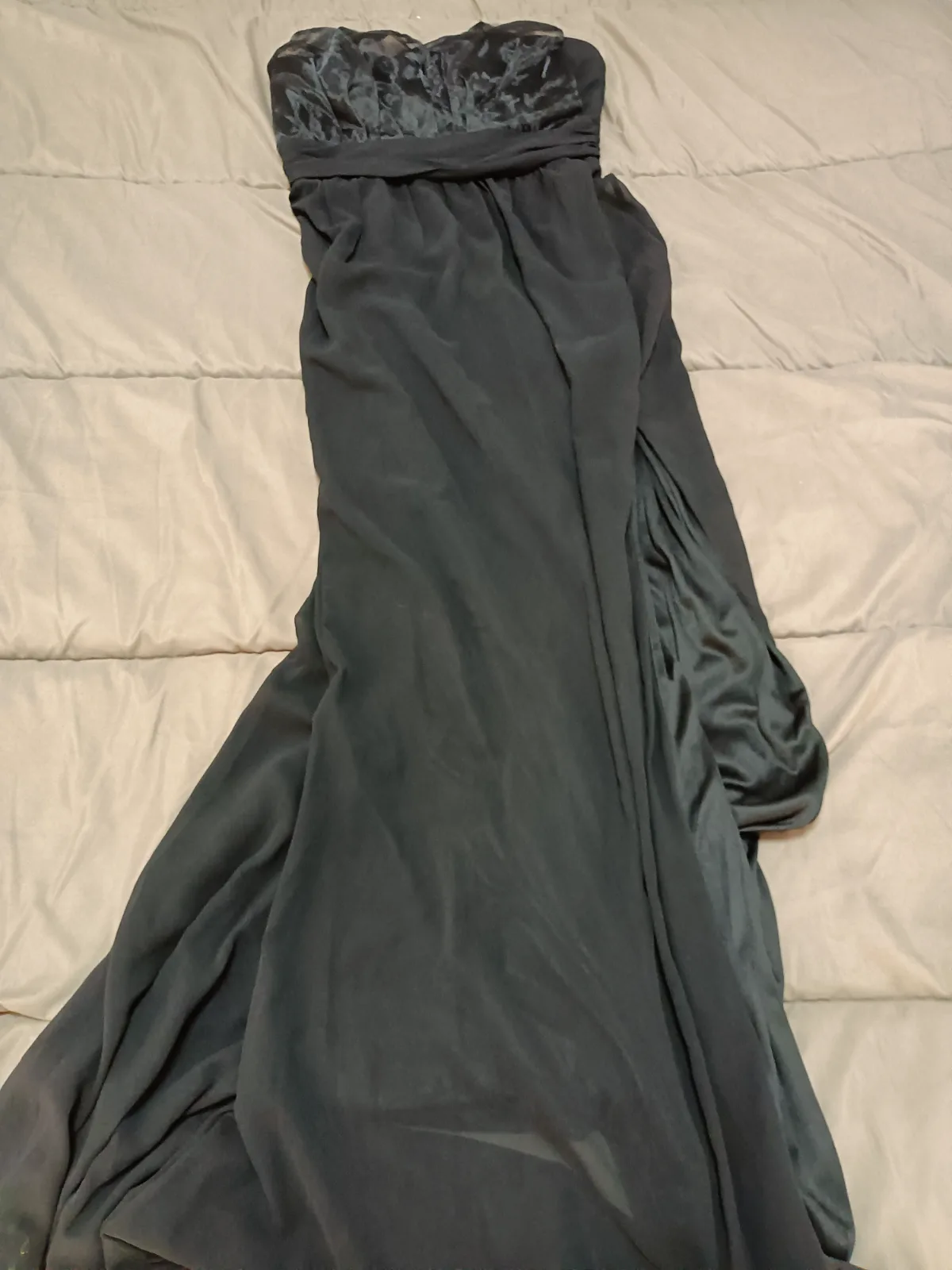 Vestido largo negro sin tirantes elegante