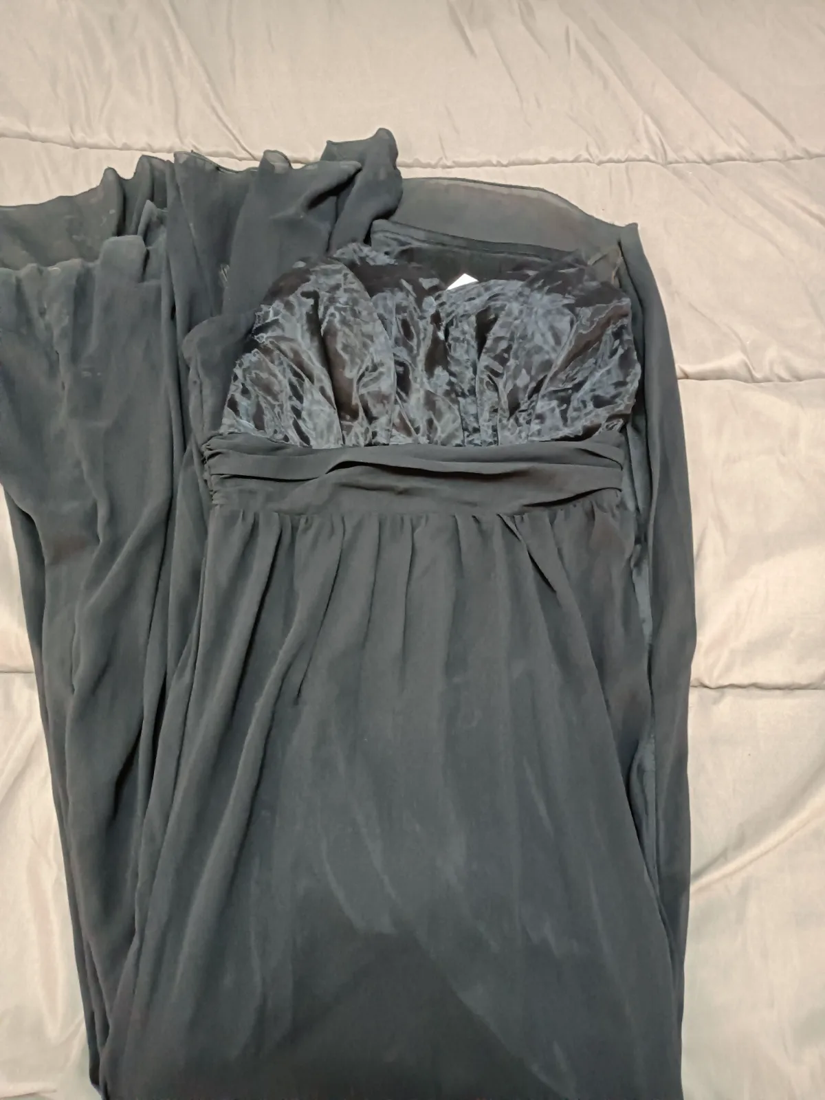 Vestido largo negro sin tirantes elegante 2