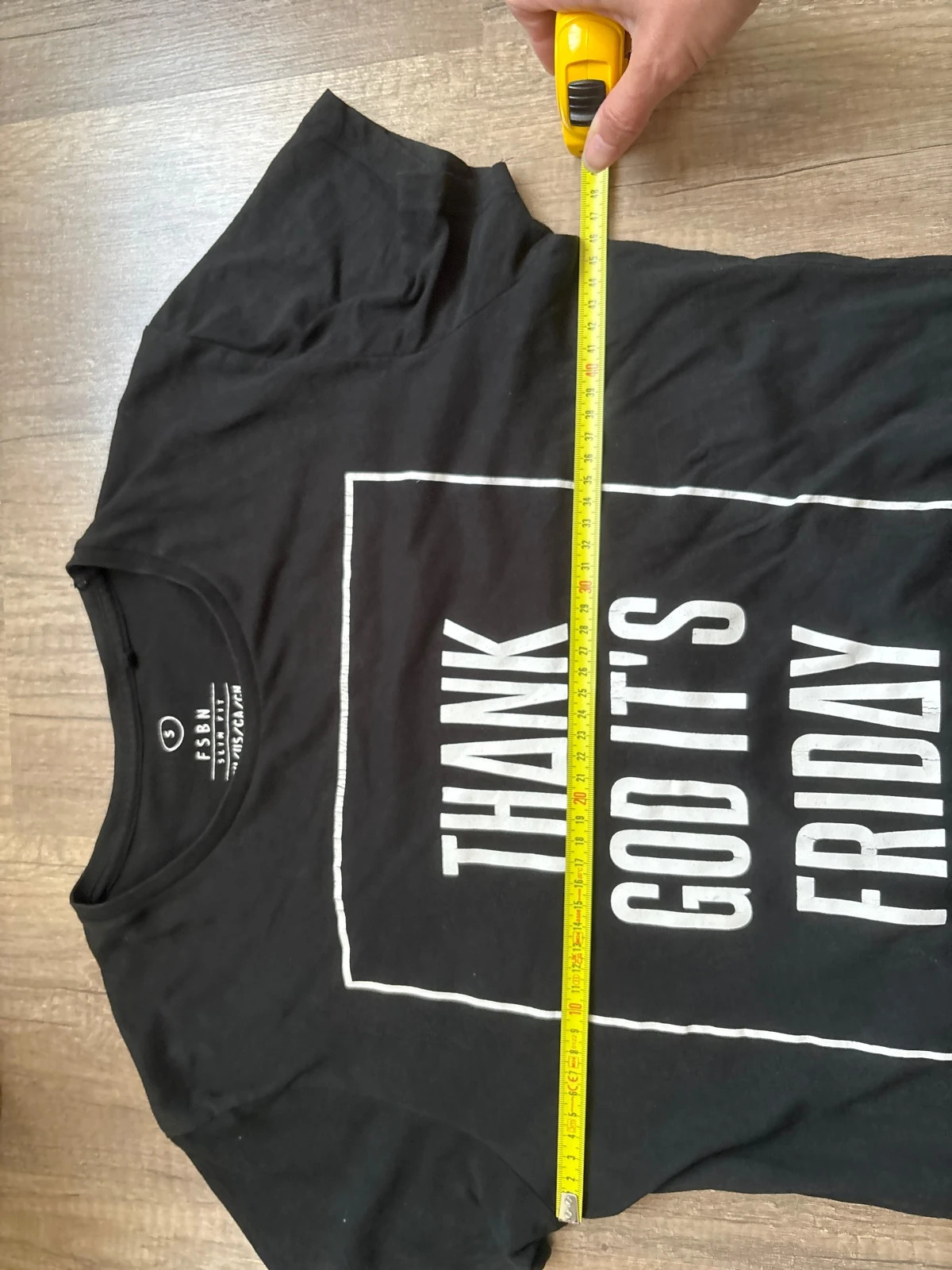 Fekete, fehér feliratos slim fit póló 3