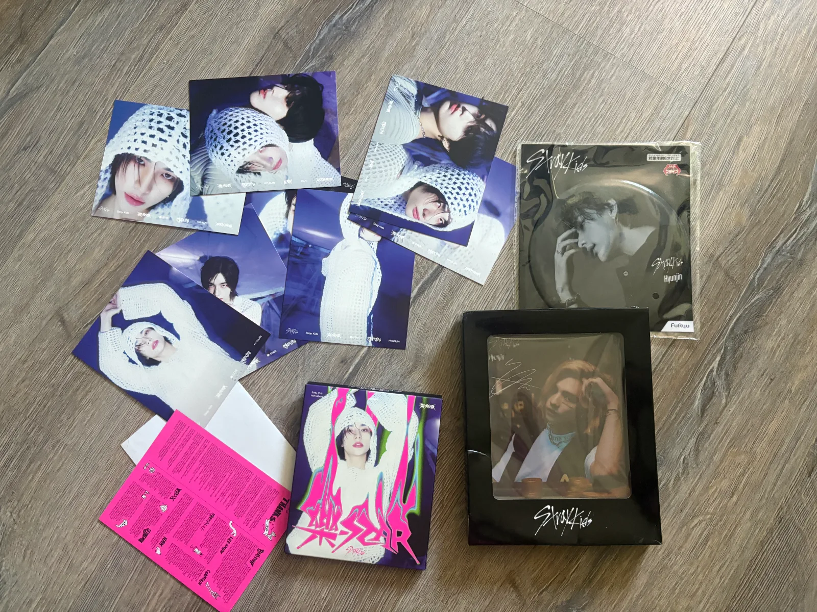 Lote merch Hyunjin Stray Kids 1