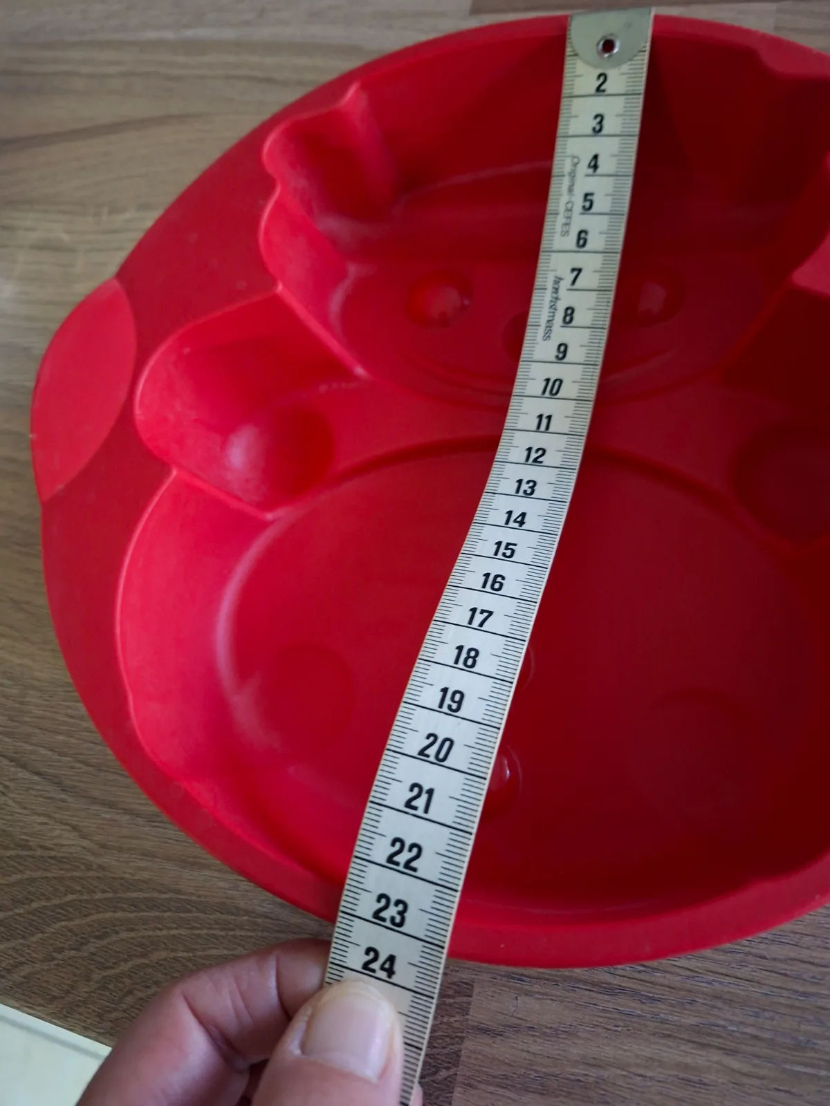 Tupperware Piros hóember alakú szilikon sütőforma 3