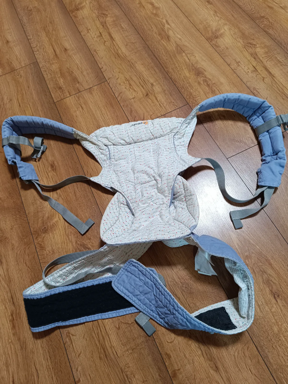 Ergobaby csatos hordozó 1