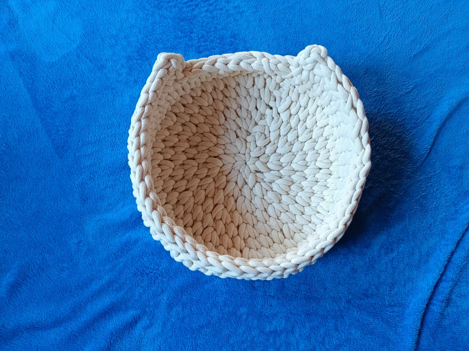 Horgolt kosár / kisállat fekhely 2