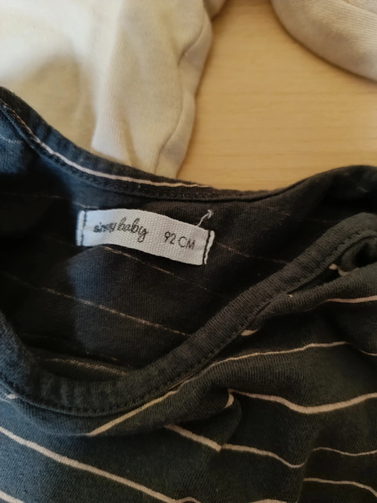3 hosszú ujjú body ès egy rövid 3