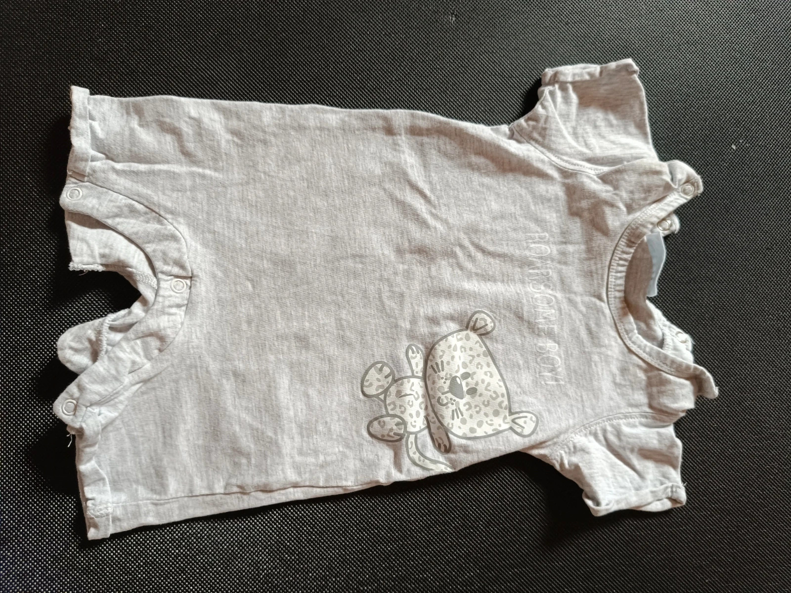 Kisfiú napozó/ body 1