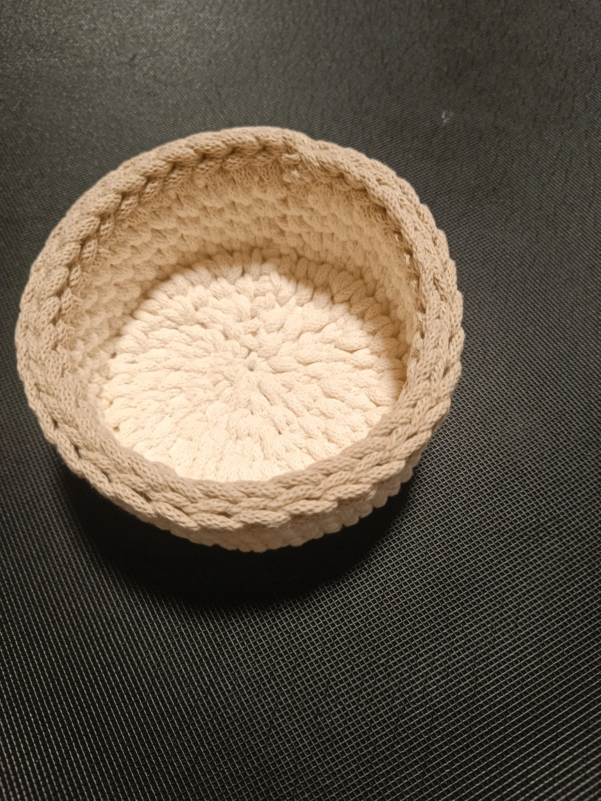 Horgolt kosár / bármitartó / tároló 1