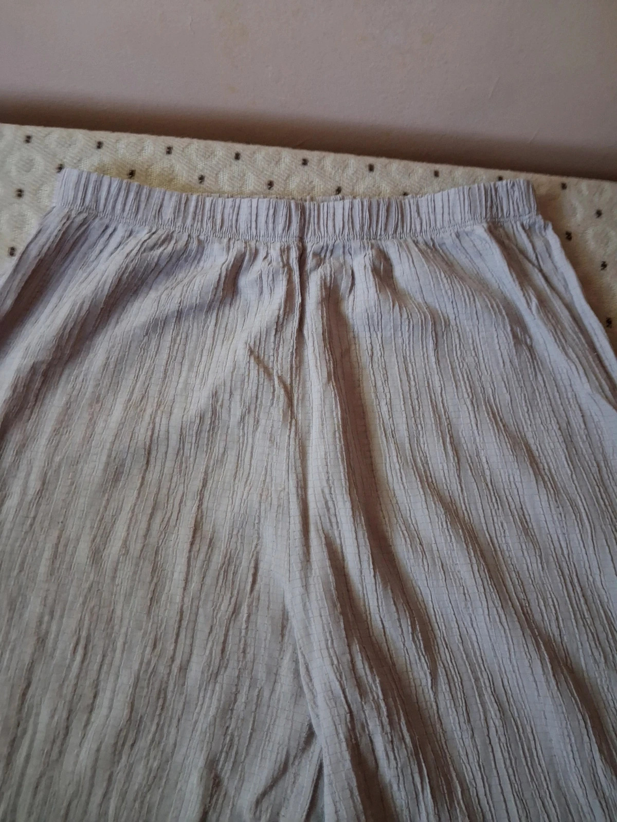 Gumisdetekú nagyon vekony lenge gyűrt anyagú bőszárú nadrág M-XL ig 2