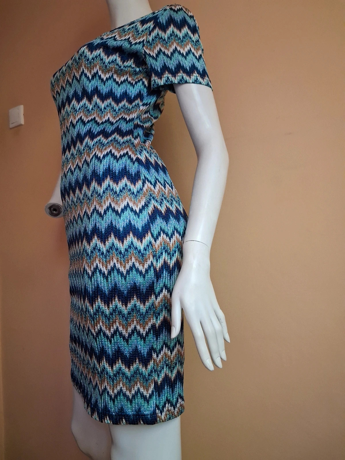 ONLY Missoni stílusú zig-zag mintás ruha 3