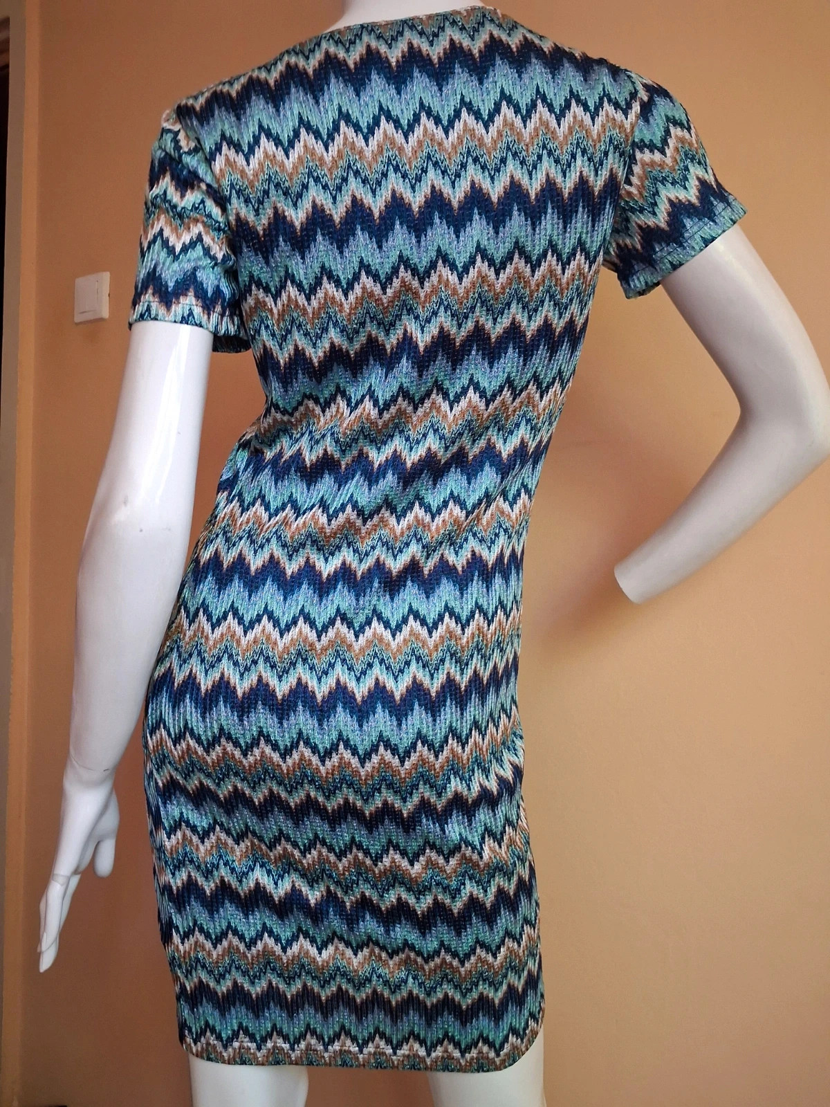 ONLY Missoni stílusú zig-zag mintás ruha 4