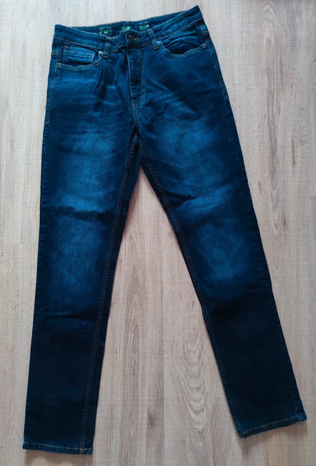 Újszerű F&F W32/L34 slim koptatott férfi farmer 1
