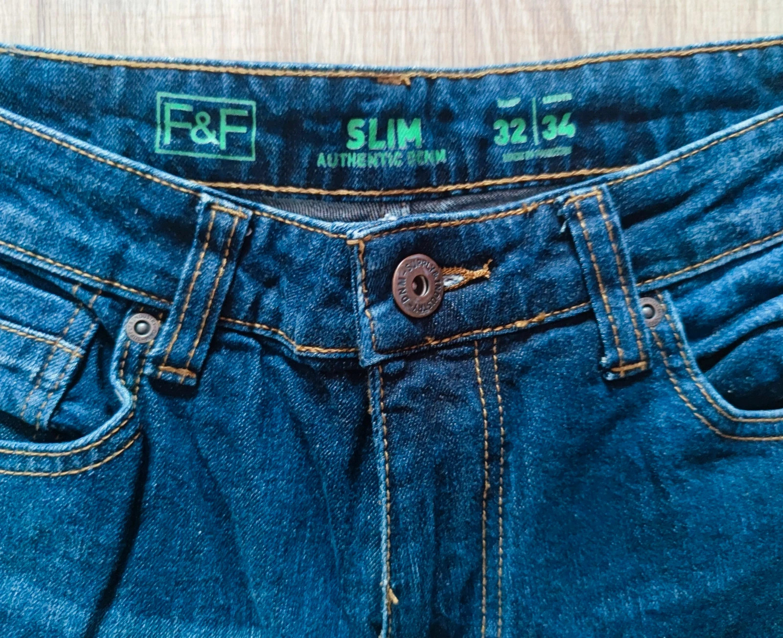 Újszerű F&F W32/L34 slim koptatott férfi farmer 3