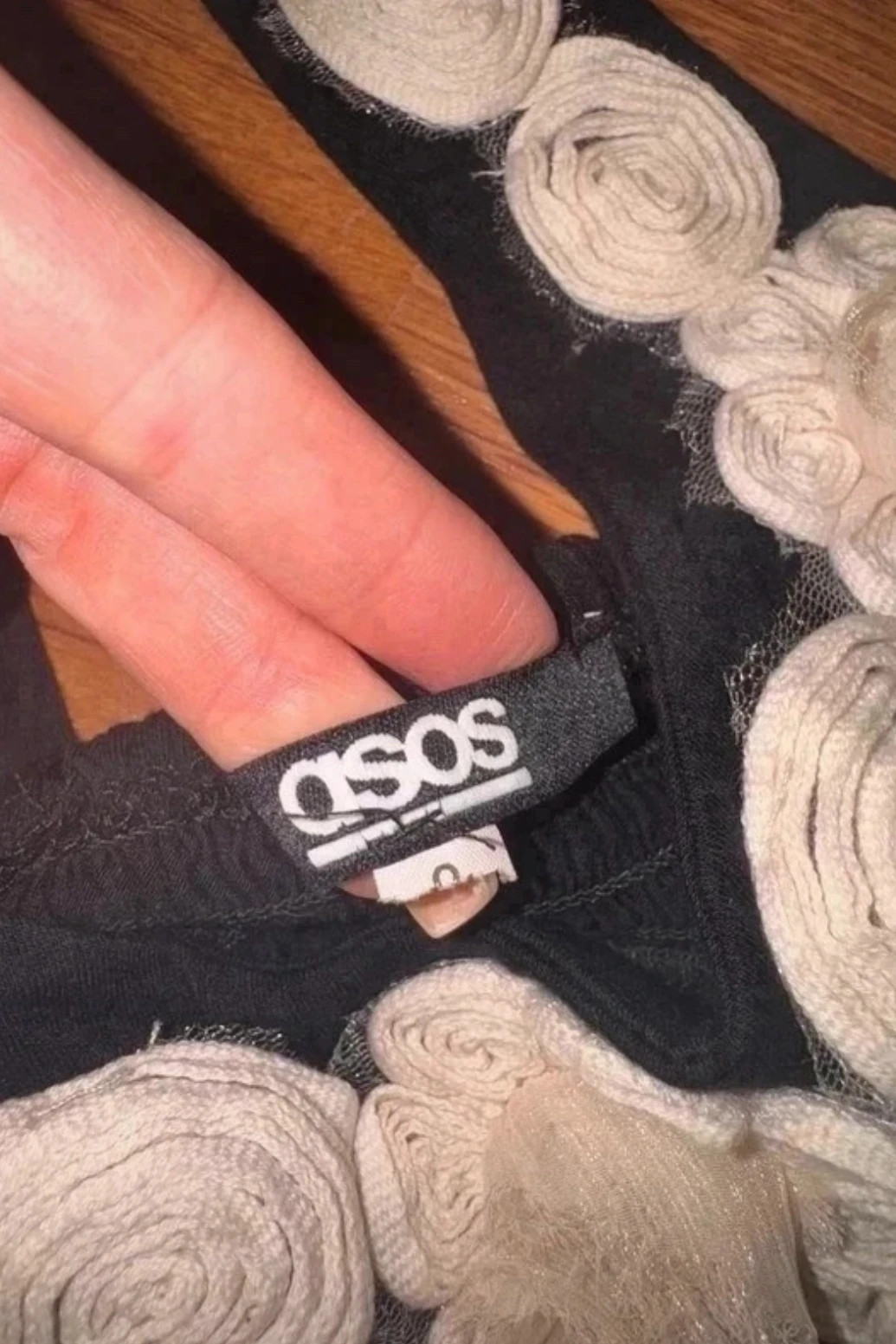ASOS fekete elegáns ruha textilvirágokkal - S/ 36 2